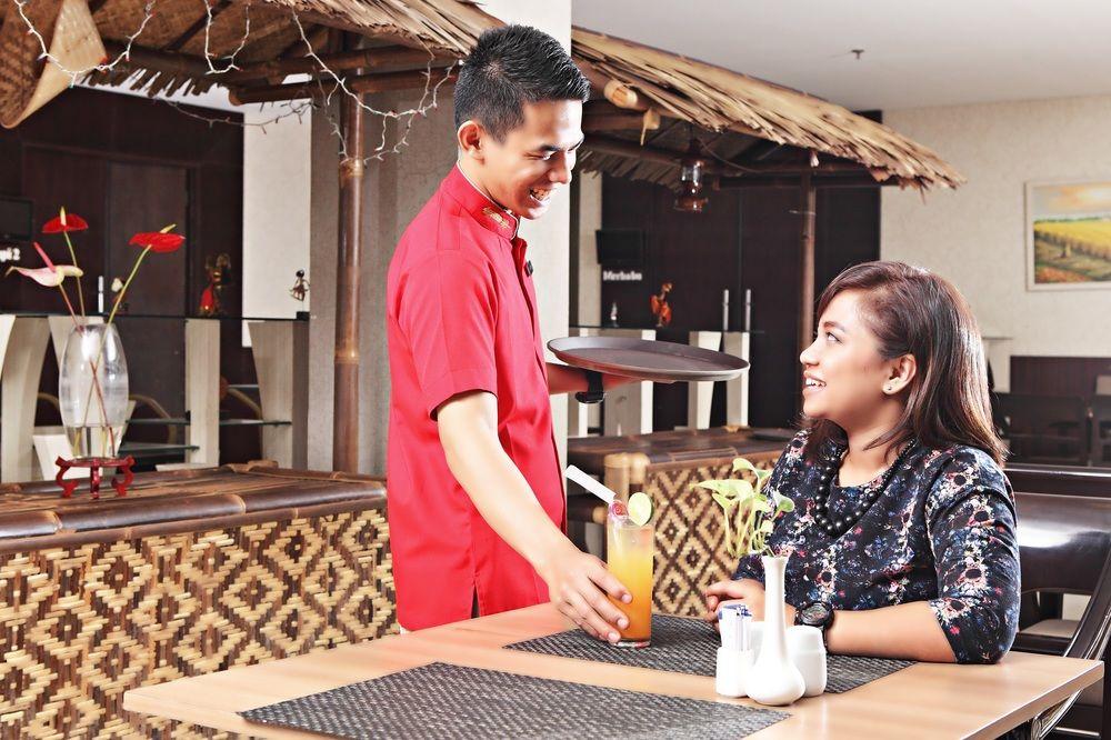 Luxury Malioboro Hotel Джокьякарта Экстерьер фото