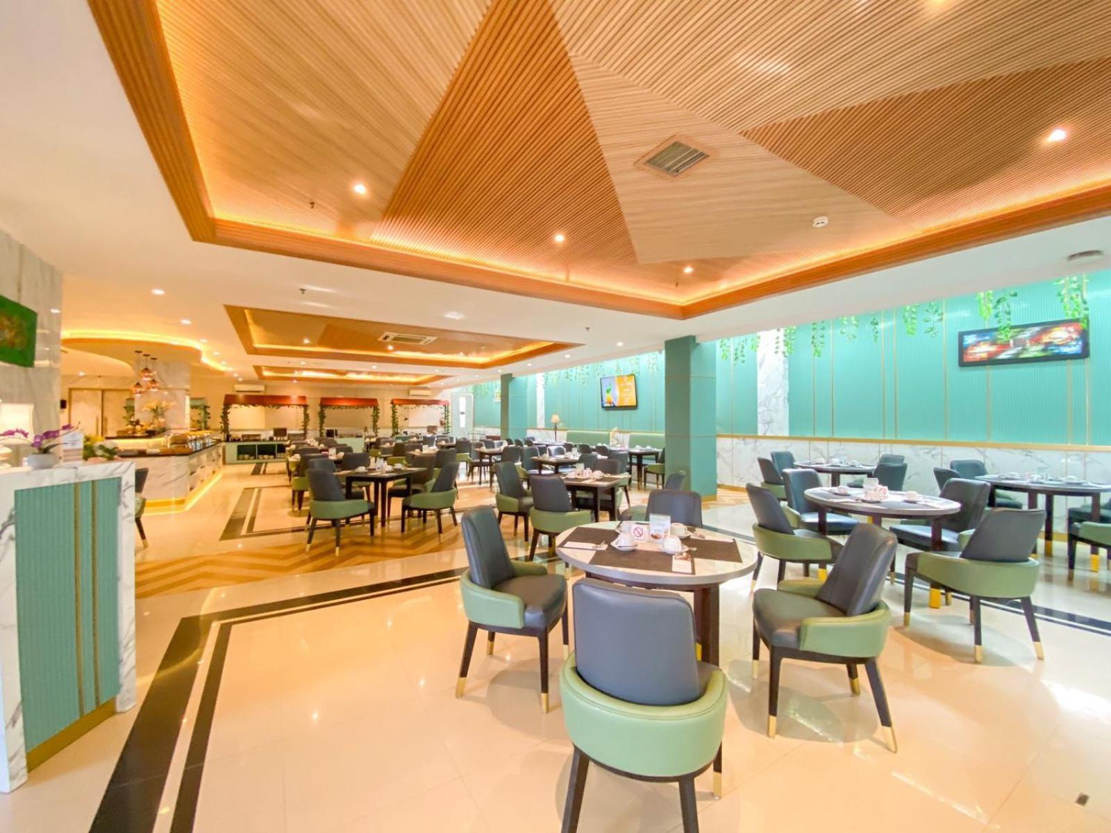 Luxury Malioboro Hotel Джокьякарта Экстерьер фото