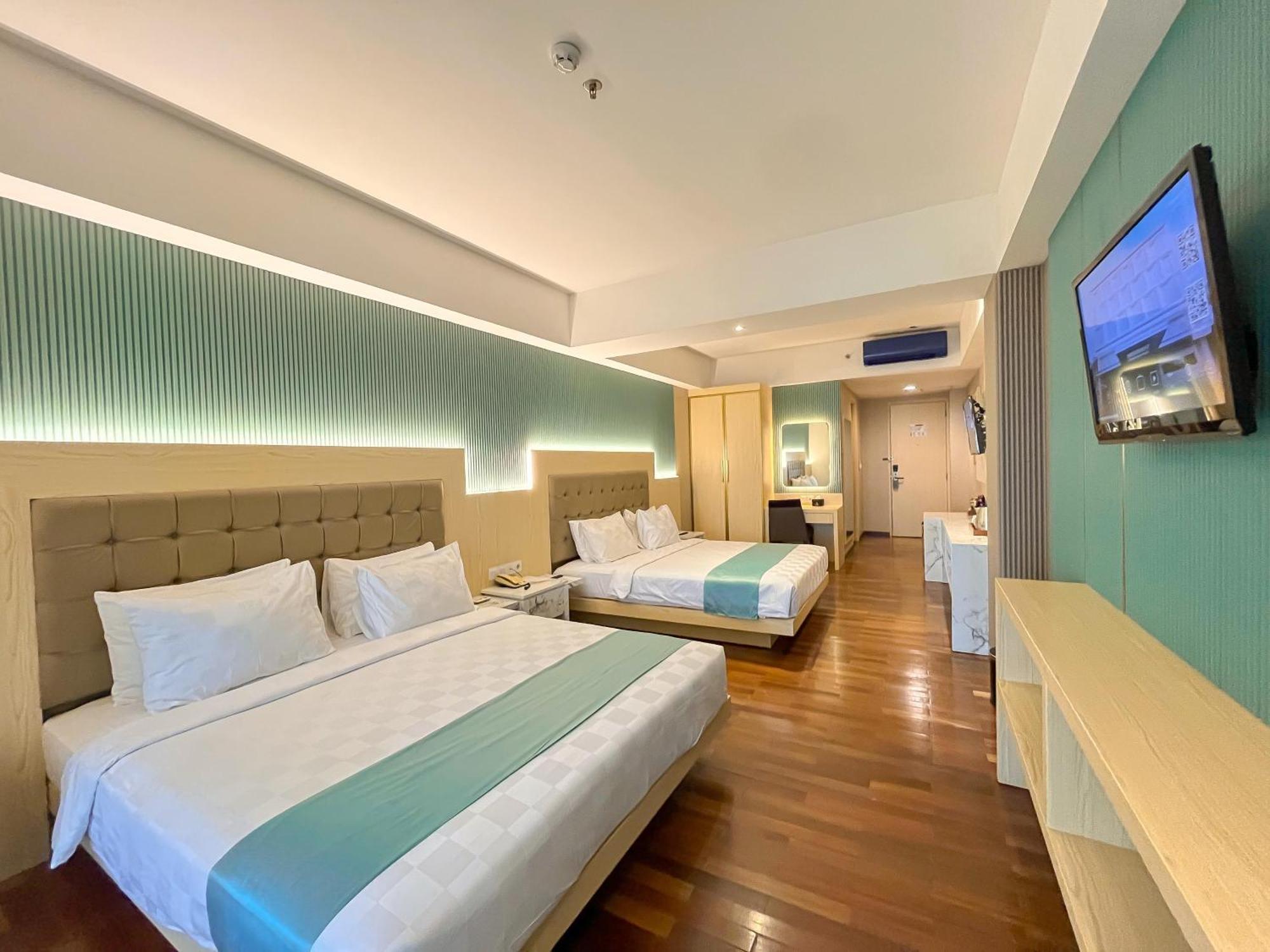 Luxury Malioboro Hotel Джокьякарта Экстерьер фото