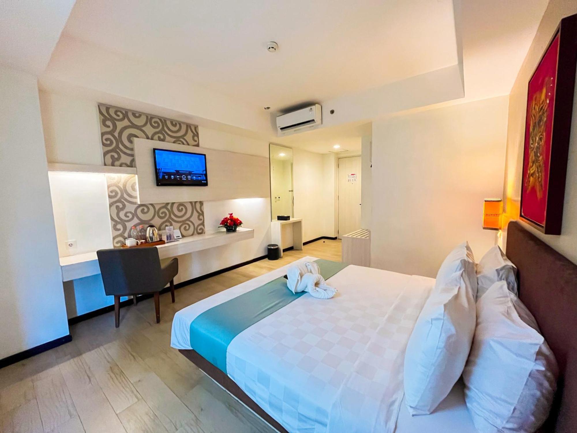 Luxury Malioboro Hotel Джокьякарта Экстерьер фото