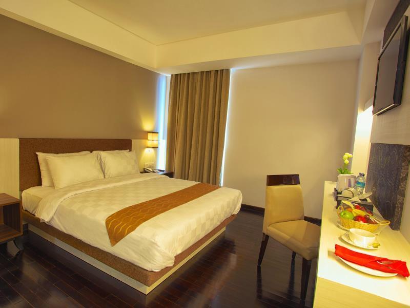 Luxury Malioboro Hotel Джокьякарта Экстерьер фото