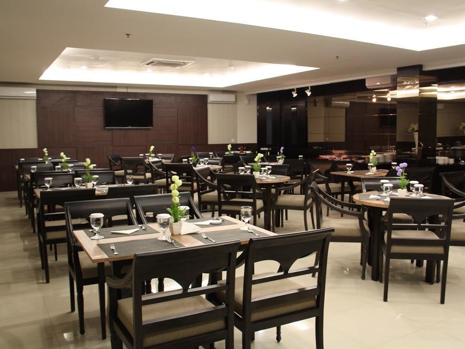 Luxury Malioboro Hotel Джокьякарта Экстерьер фото