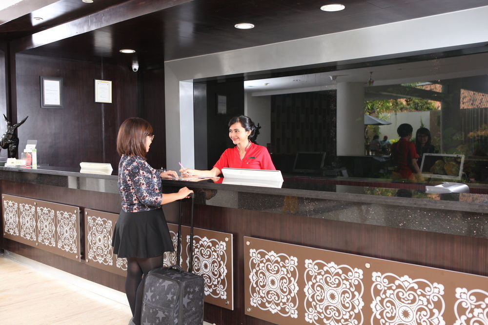 Luxury Malioboro Hotel Джокьякарта Экстерьер фото
