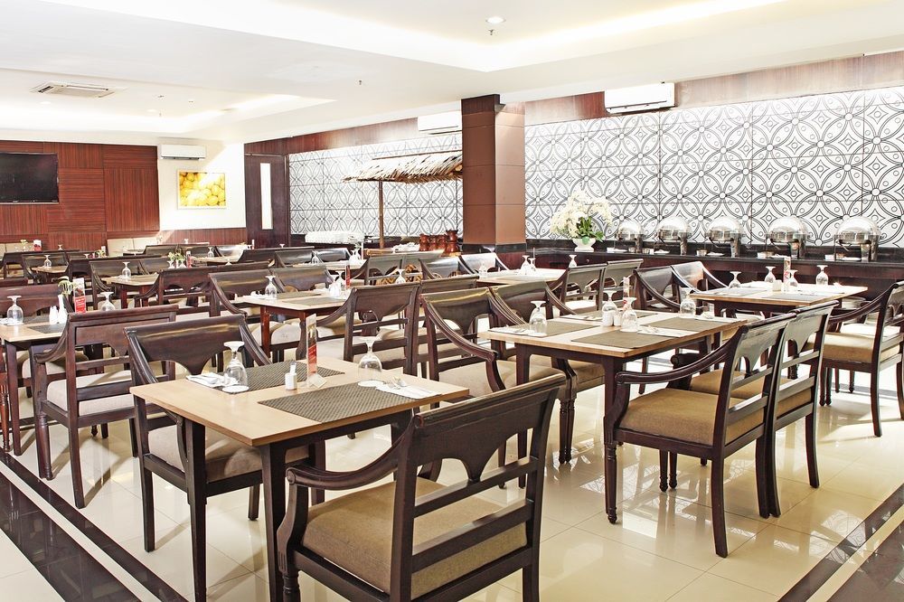 Luxury Malioboro Hotel Джокьякарта Экстерьер фото