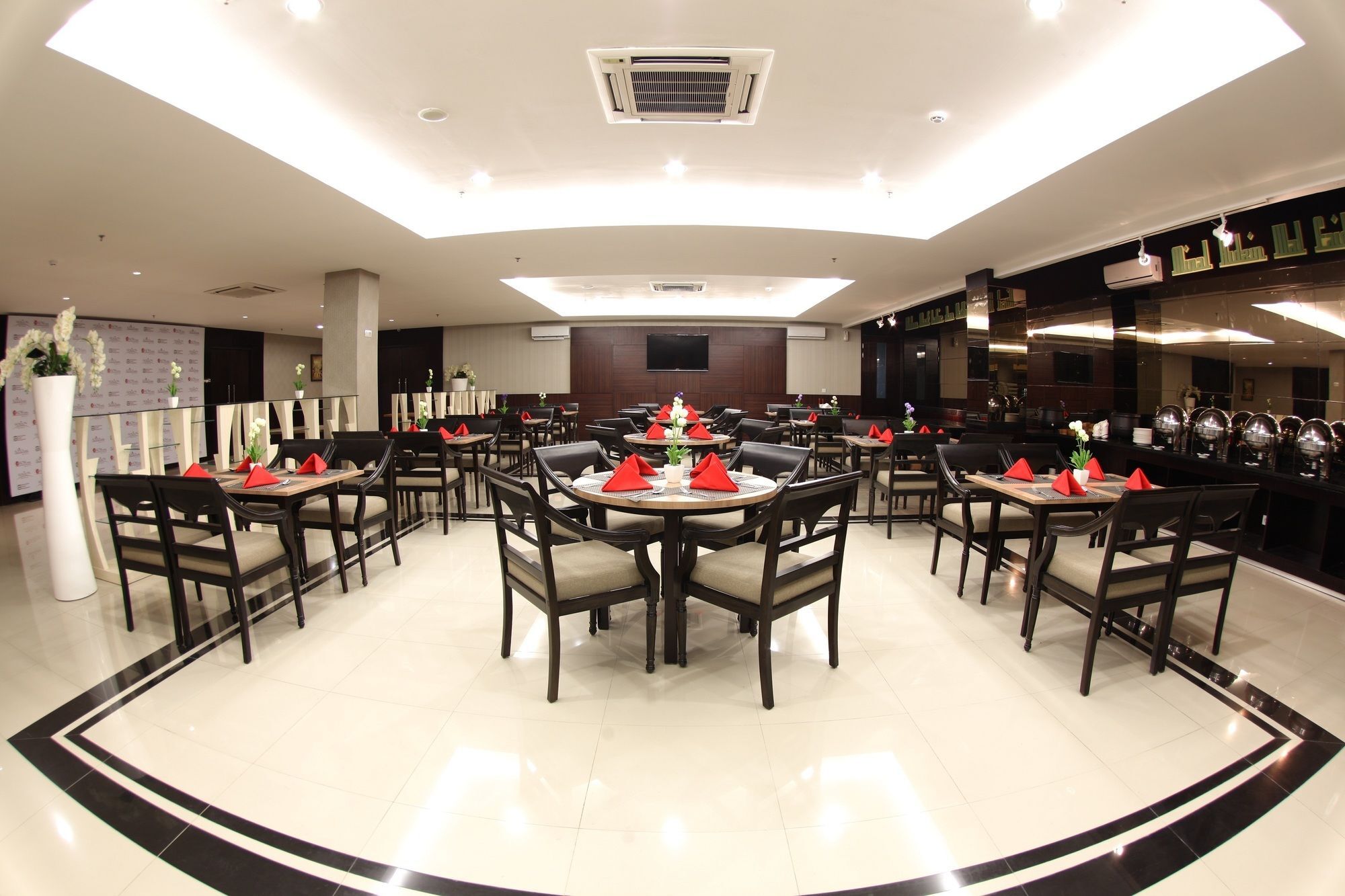 Luxury Malioboro Hotel Джокьякарта Экстерьер фото
