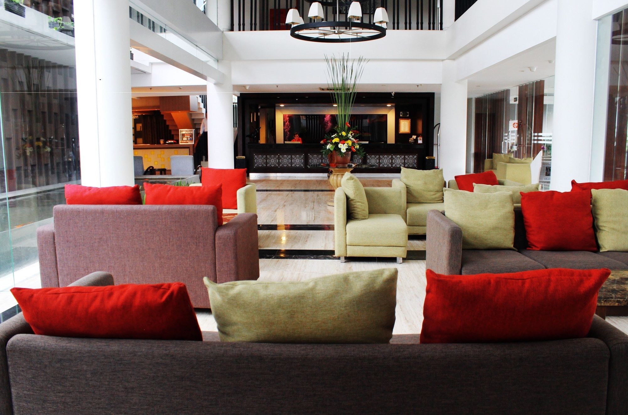 Luxury Malioboro Hotel Джокьякарта Экстерьер фото