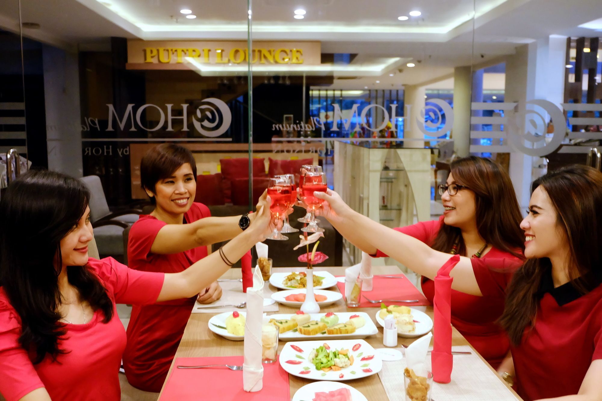 Luxury Malioboro Hotel Джокьякарта Экстерьер фото